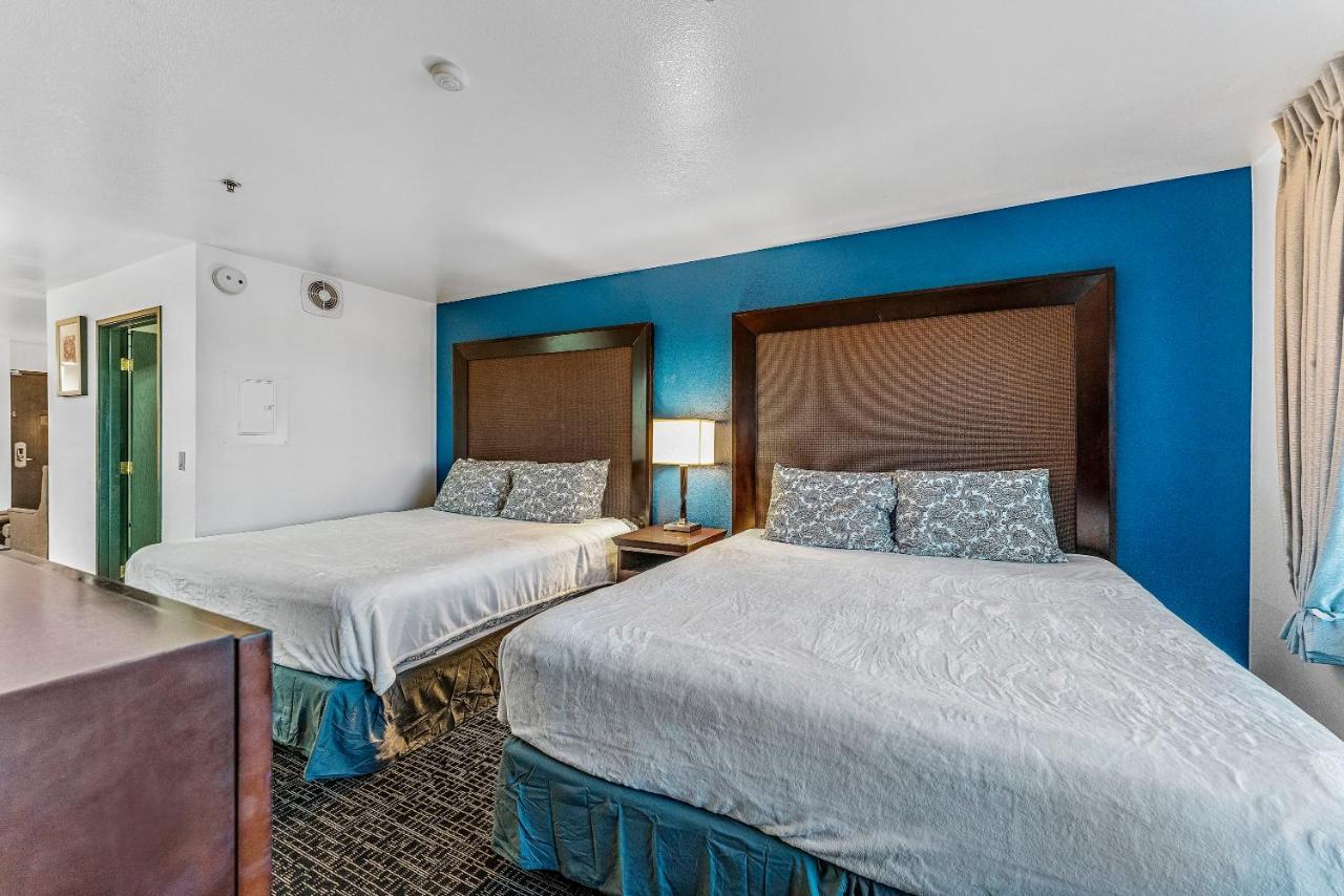 Metro W Two King Beds Apartment