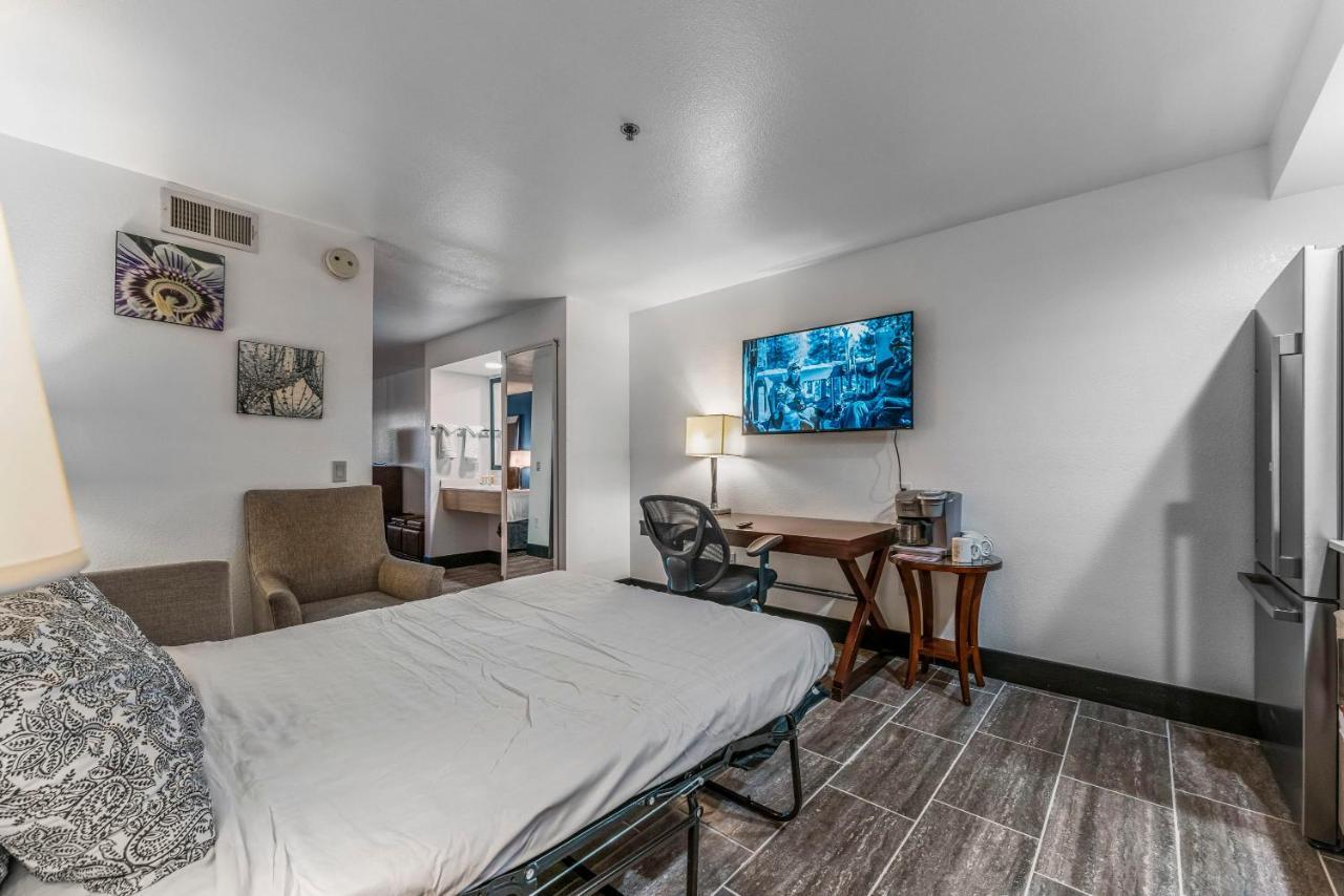 Metro W Two King Beds Apartment